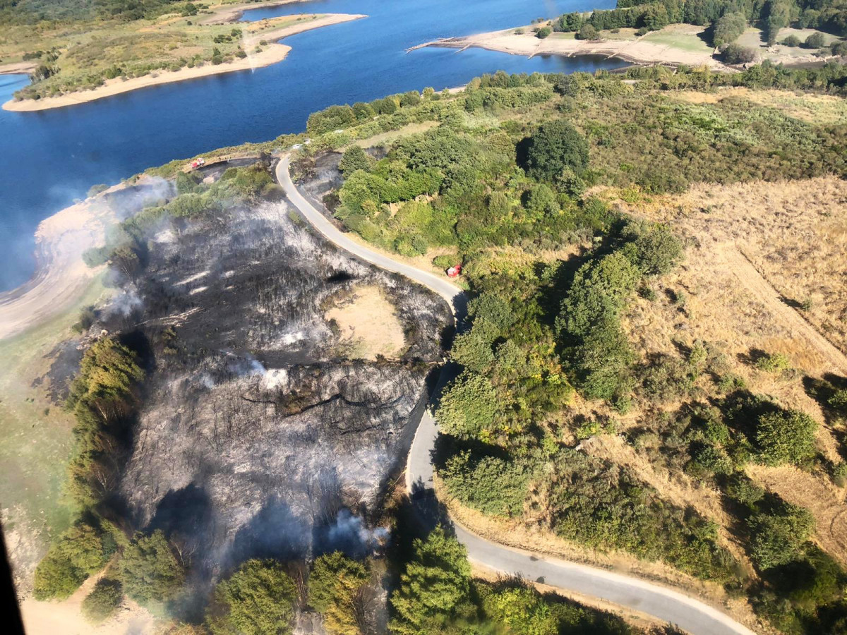 Incendio en Muiu00f1vos en o Parque Natural do Xuru00e9s apagado nunha foto de @BrifLaza