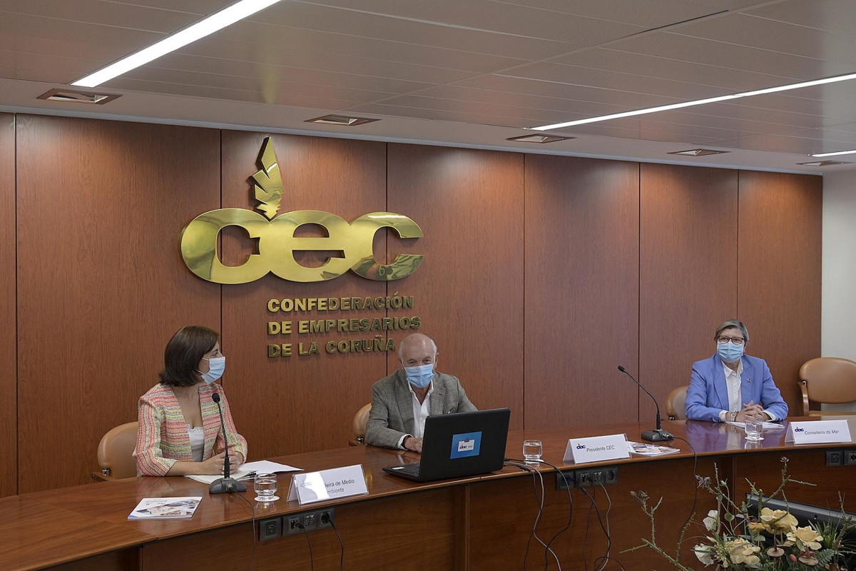 O presidente da CEC, Antonio Fontela, reúnese coa conselleira do Mar, Rosa Quintana, e de Medio Ambiente, Ángeles Vázquez