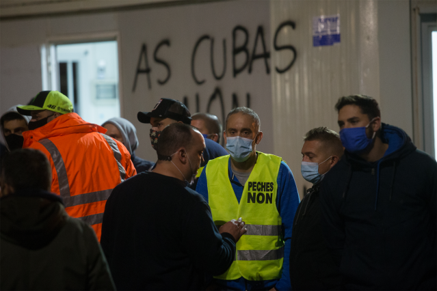 Empregados de Alcoa durante a manifestación convocada fronte á fábrica contra o ERE executado de 524 traballadores, en San Cibrao, A Mariña, Lugo, Galicia (España), ao 9 de outubro de 2020. A concentración débese ao despedimento colectivo executado por par