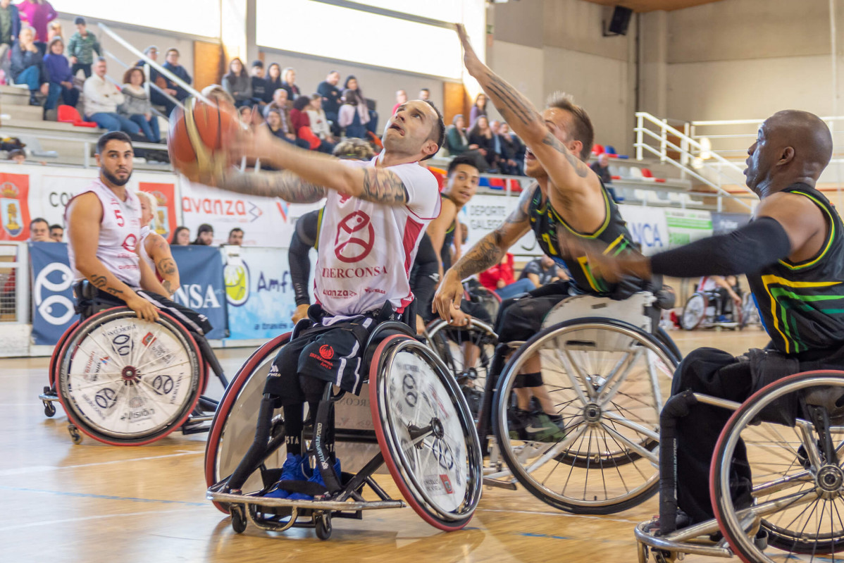 Partido de baloncesto en cadeira de rodas do Iberconsa Amfiv en Vigo nunha foto da web do club