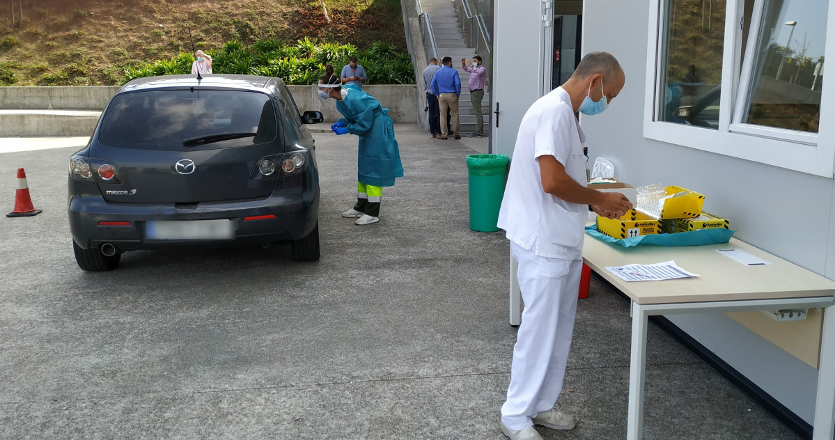 Punto COVID AUTO no Hospital Álvaro Cunqueiro de Vigo.