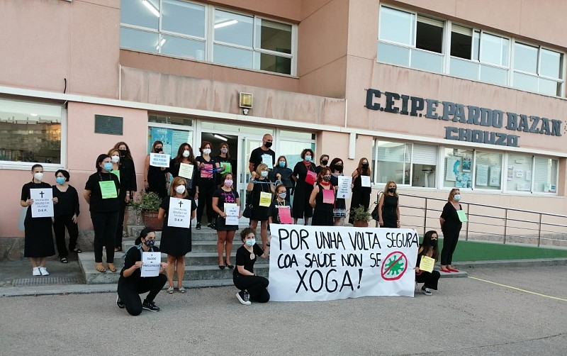 Protesta de profesores ante o inicio do curso