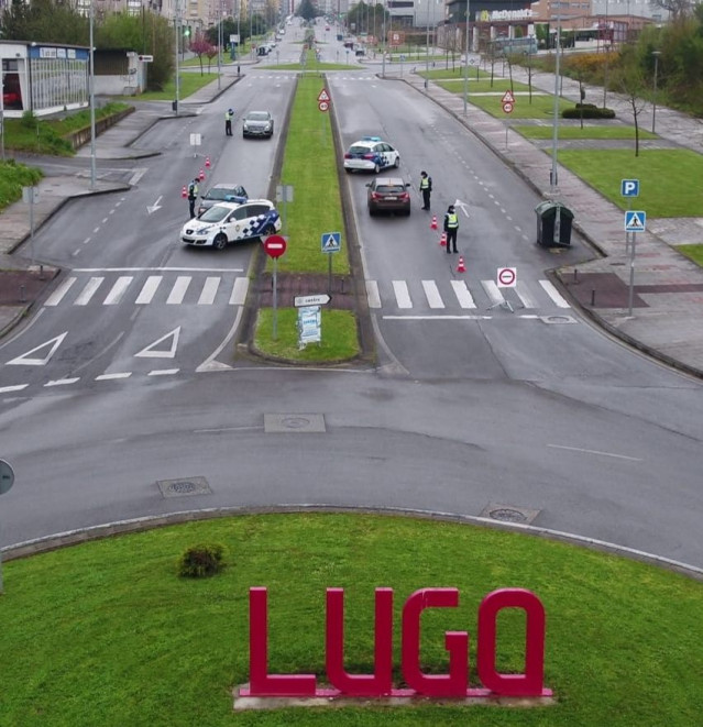 Control da Policía Local de Lugo debido ao peche perimetral pola covid-19.