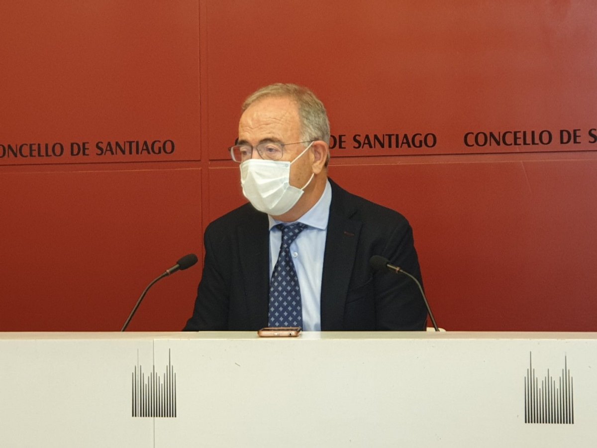 O alcalde de Santiago de Compostela, Xosé Sánchez Bugallo, en rolda de prensa este luns 26 de outubro