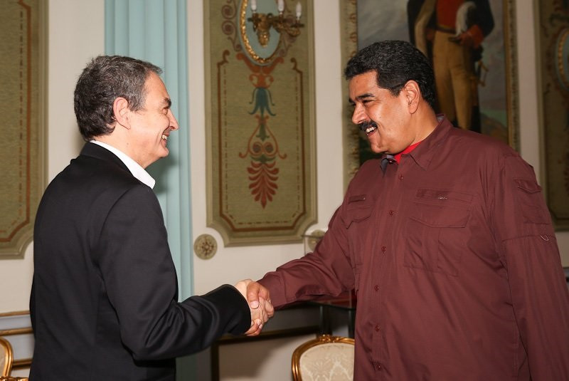 O expresidente do Goberno José Luis Rodríguez Zapatero e o presidente de Venezuela, Nicolás Maduro.