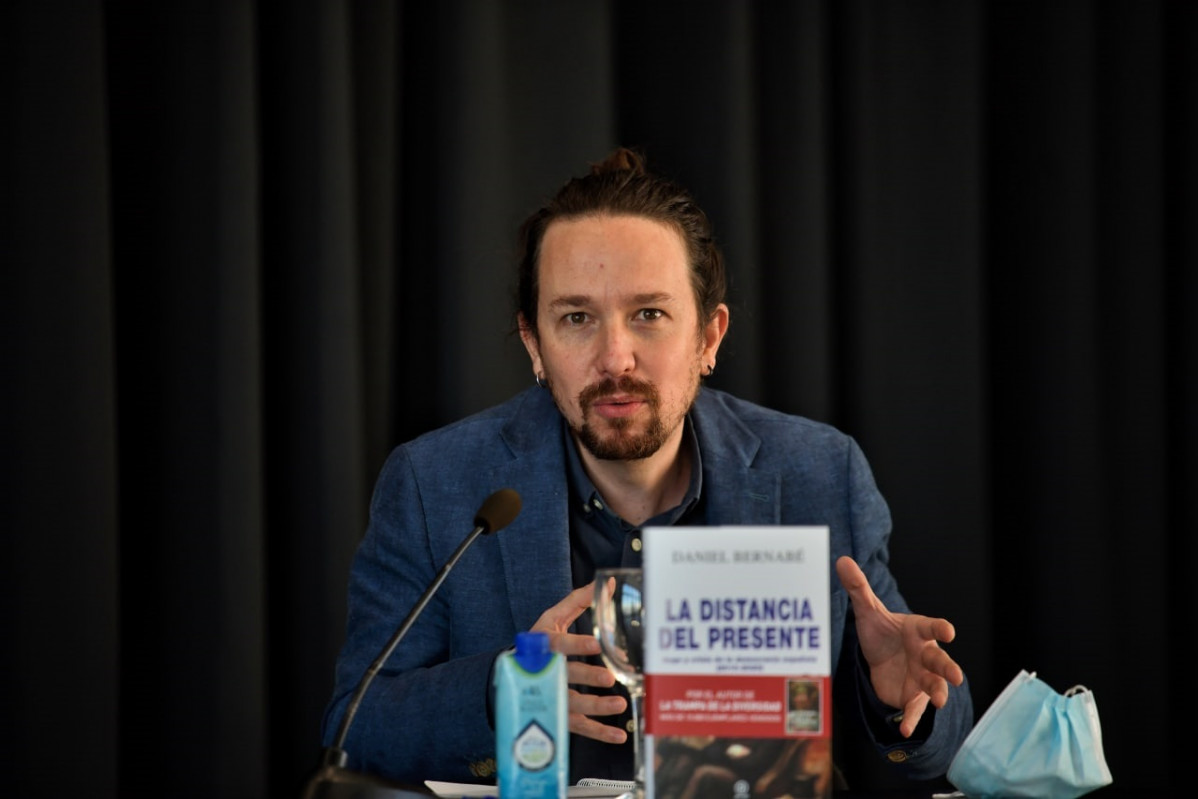 Imaxe do secretario xeral de Podemos e vicepresidente do Goberno, Pablo Iglesias, durante a presentación telemática do libro 'A distancia do Presente' do escritor Daniel Bernabé, no C