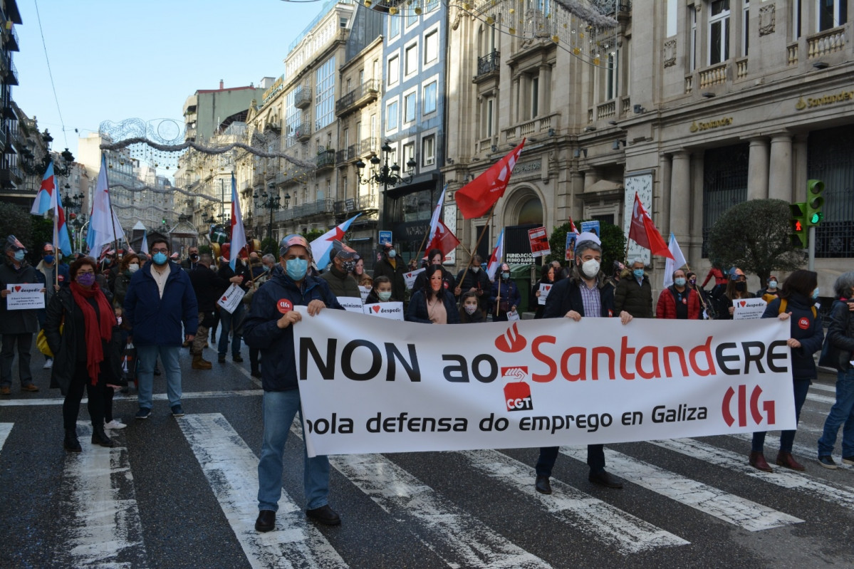 Protestas contra despedimentos no Santander