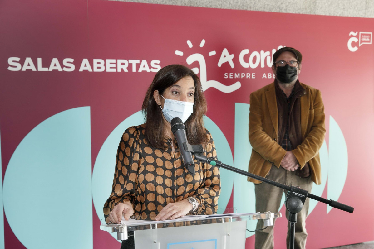 A alcaldesa da Coruña, Inés Rey, presenta a iniciativa cultural 'Salas Abertas'