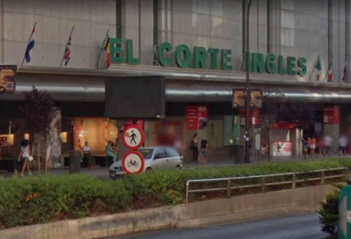 Centro comercial do Corte Ínguas na Avinguda d'Alexandre Rossellu00f3 de Palma de Mallorca nunha imaxe de Google Street View