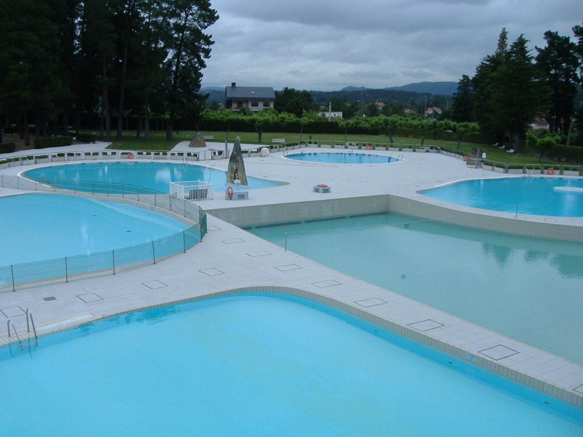 A periferia de Ourense xa conta cun complexo de piscinas en Monterrei