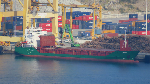 Buque 'Daroja' no porto exterior de Ferrol
