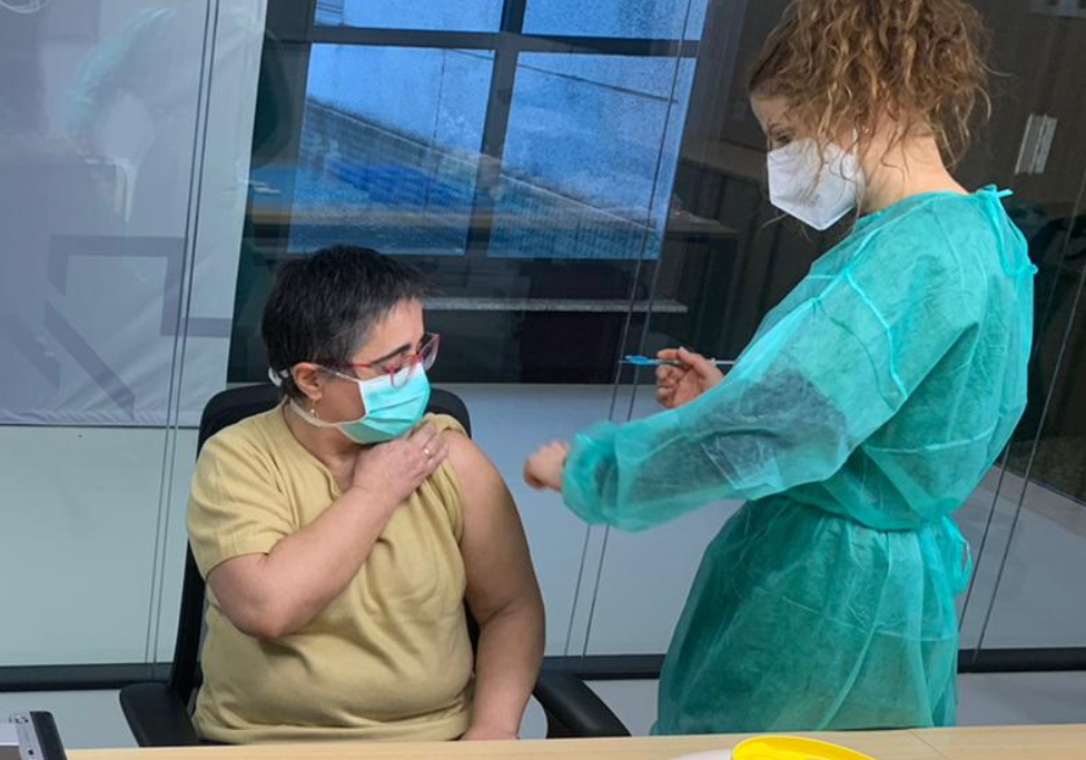 Primeiras vacinacións contra o coronavirus do SERGAS en Santiago