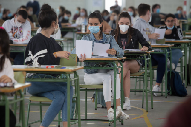 Estudantes de bacharelato nun instituto de Viveiro