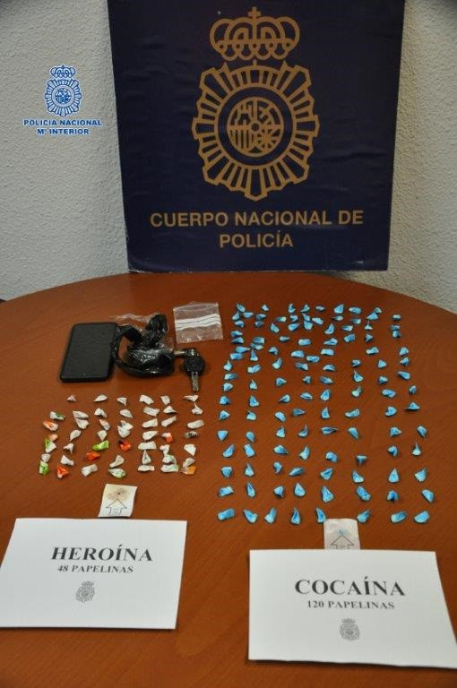 Droga intervida a un veciño de Ribeira (A Coruña) detido pola Policía Nacional.