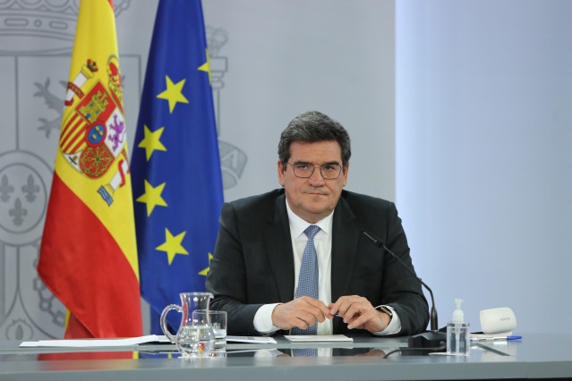 O ministro de Inclusión, Seguridade Social e Migracións, José Luis Escriváinterviene durante a rolda de prensa posterior ao Consello de Ministros, no Complexo da Moncloa, en Madrid (España), ao 2 de febreiro de 2021.  O Consello de Ministros ha aprob