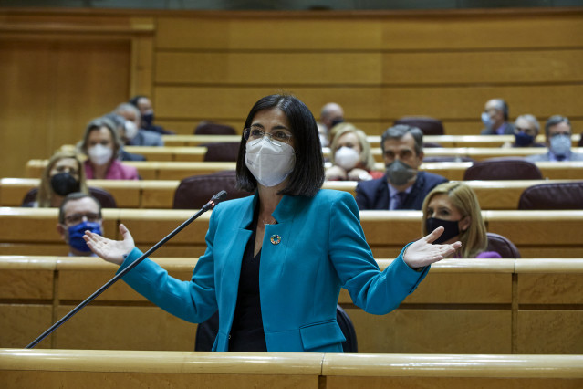 A ministra de Sanidade, Carolina Darias intervén durante unha sesión de control ao Goberno no Senado, en Madrid (España), ao 2 de febreiro de 2021. Durante o pleno, o Executivo enfróntase esta vez a preguntas relacionadas coa nova lei educativa,