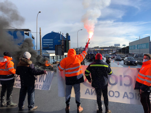 Protesta de traballadores de Alu Ibérica na Coruña