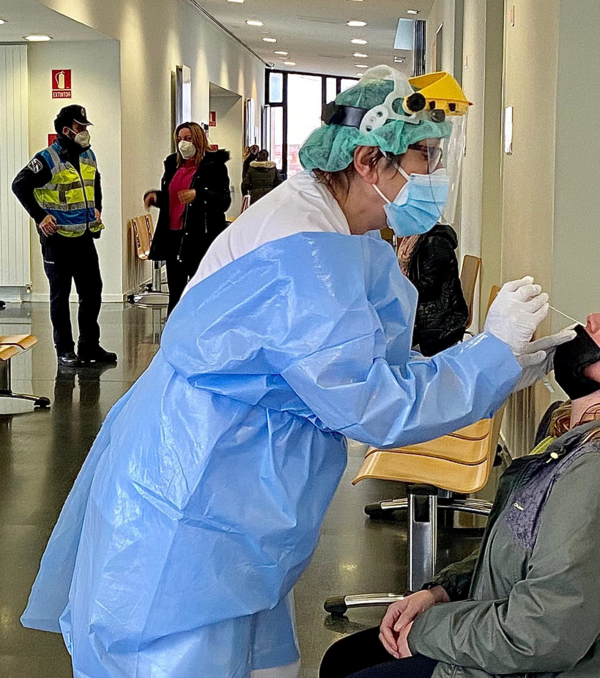 Cribado en busca de casos asintomáticos de COVID-19 no centro de saúde de Ou Revel, en Vilalonga, Sanxenxo (Pontevedra).