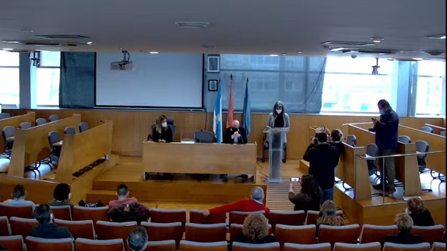 Pleno para a elección da nova alcaldesa de Cangas (Pontevedra), Vitoria Portas, de Alternativa Canguesa de Esquerdas (ACE).