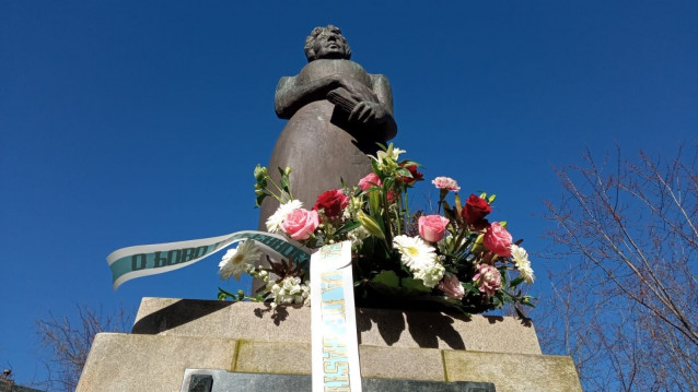 Ofrenda floral a Rosalía en Ferrol