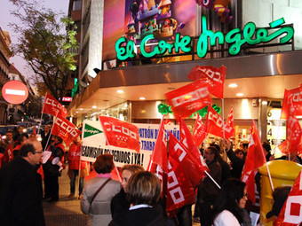 Unha pasada protesta sindical fronte a un Corte Inglués nunha imaxe de Sindicalistas de Esquerda