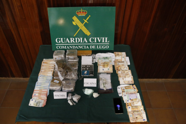 Efectos intervidos nunha operación da Garda Civil que desarticulou unha rede de tráfico de drogas na Mariña lucense.G