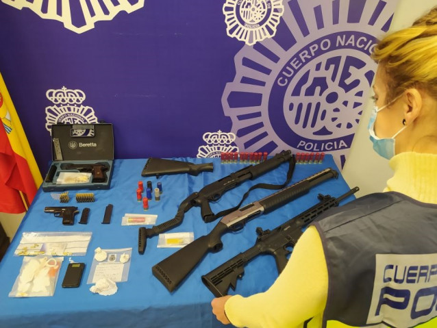 Armas intervidas a cinco detidos en Lugo por tenencia ilícita e ameazas.