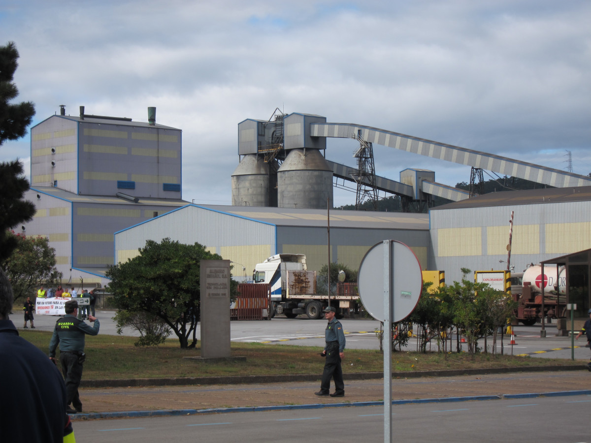 Arquivo - Vista da factoría de Alcoa en San Cibrao, en Cervo (Lugo)