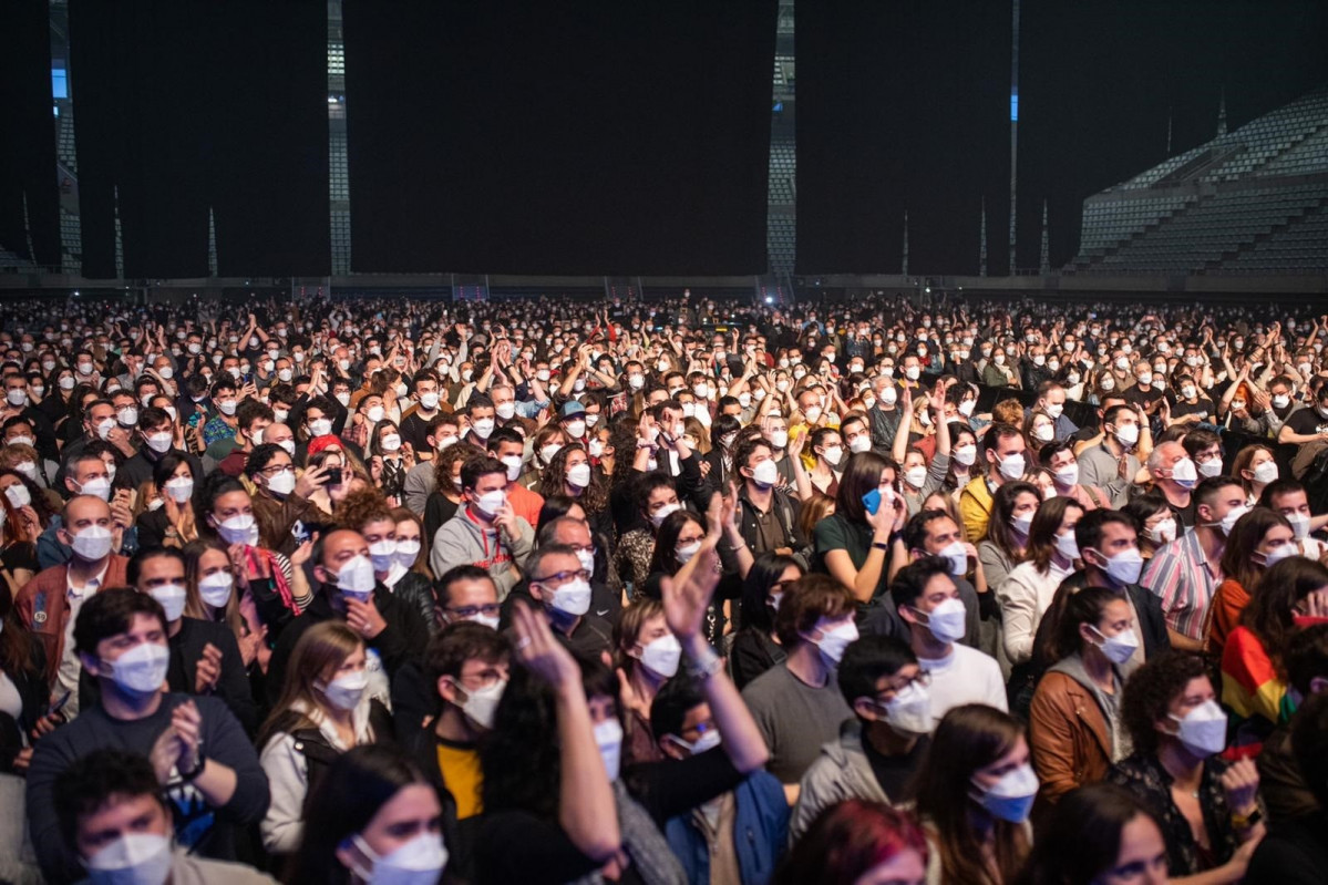 Unhas 5.000 persoas asisten ao concerto de Love of Lesbian no Palau Sant Jordi de Barcelona como proba piloto experimental impulsada pola plataforma Festival pola Cultura Segura