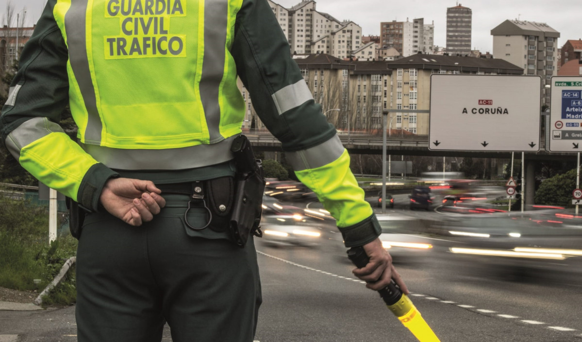 Control de tráfico da Garda Civil en Santiago