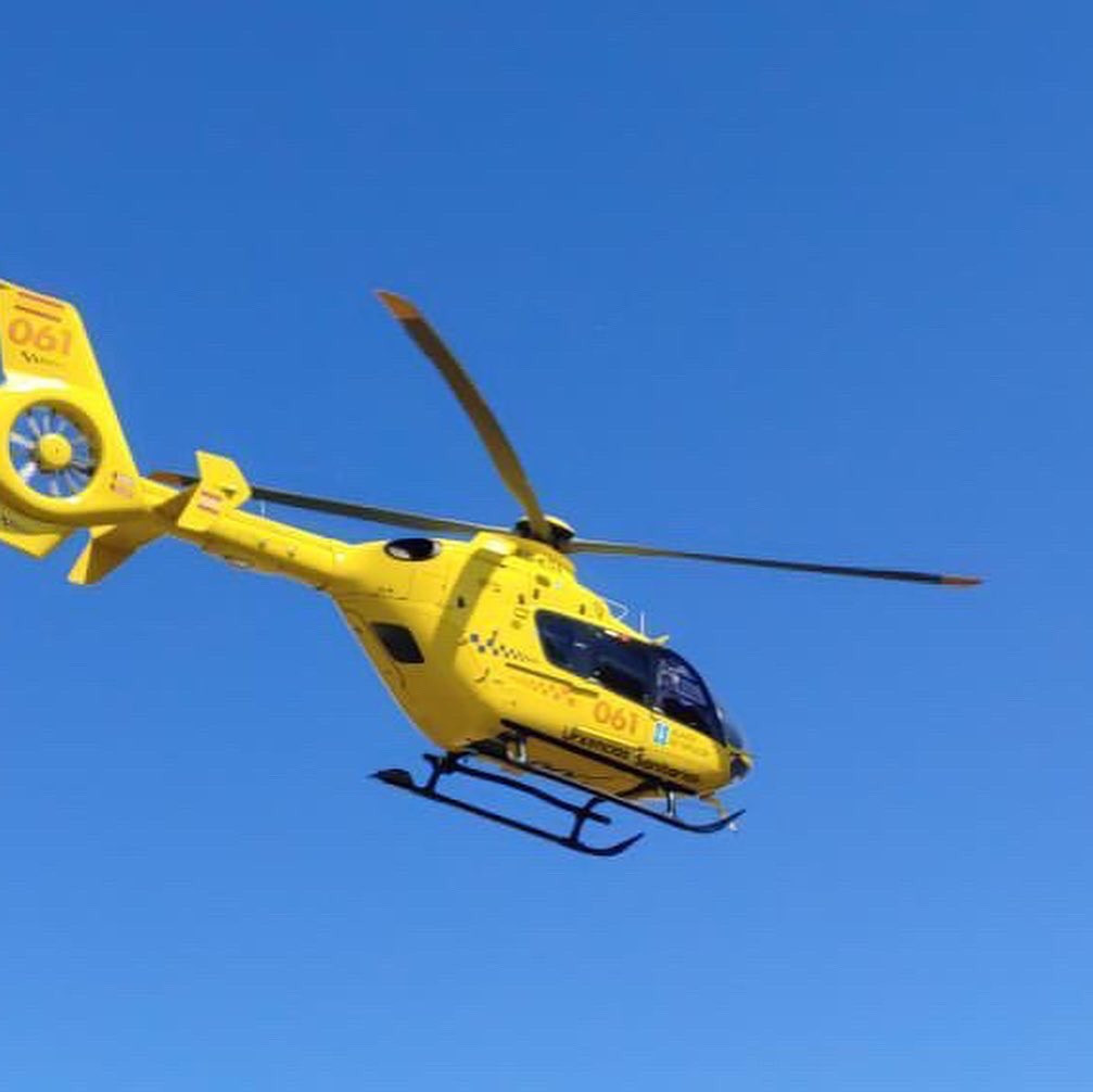Helicóptero do 061 nunha foto do twitter de helicosantiago