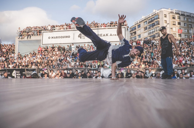 Arquivo - Exhibición de break dance durante a celebración do festival de cultura urbana. Foto de arquivo.