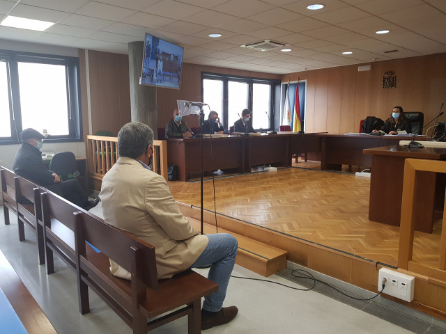 O funcionario do Concello de Vigo, Álvaro C. C., e o construtor Enrique A.P., no xuízo celebrado na Audiencia de Pontevedra por un delito continuado de suborno
