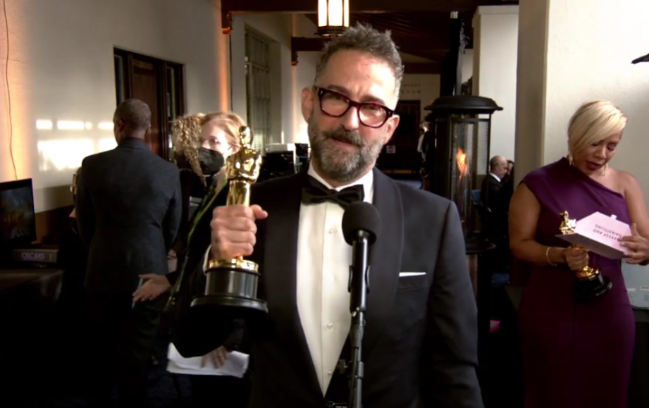 Sergio Lopez Rivera tras recibir o Óscar nunha captura de vídeo de Screenslam