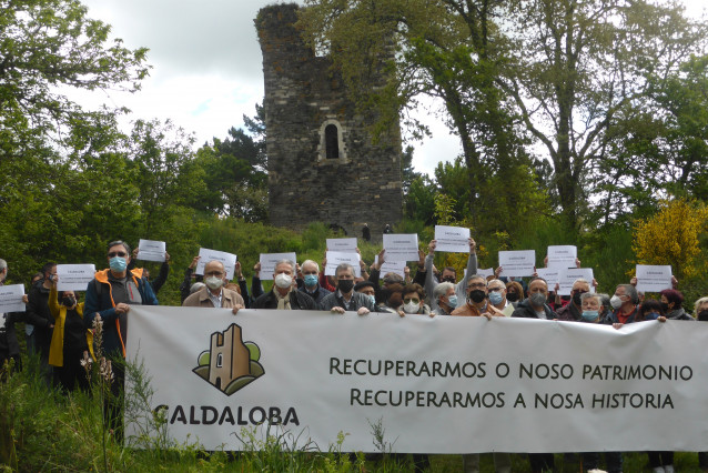 Concentración para reclamar a recuperación da torre de Caldaloba