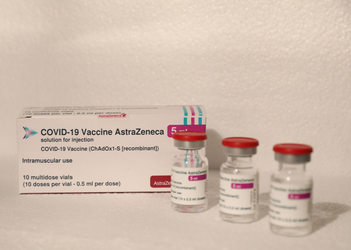 Varios viais da vacina de AstraZeneca contra o Covid-19, ao 7 de maio de 2021, en Madrid (España).