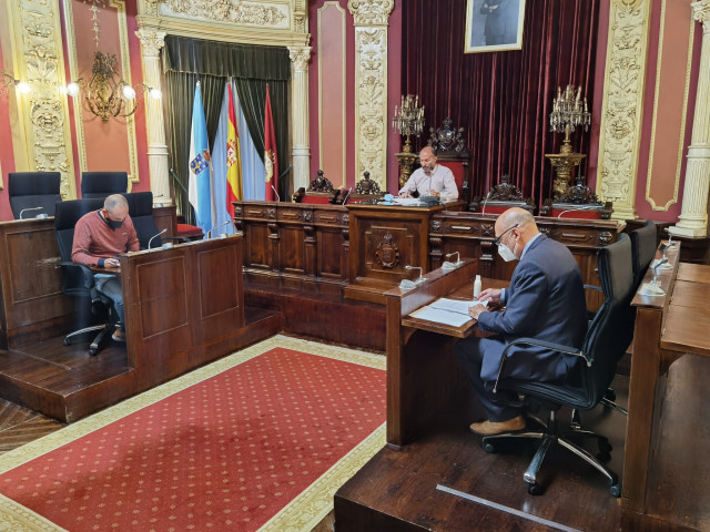 Arquivo - Xunta de goberno local do Concello de Ourense co alcalde, Gonzalo Pérez Jácome, e dous edís