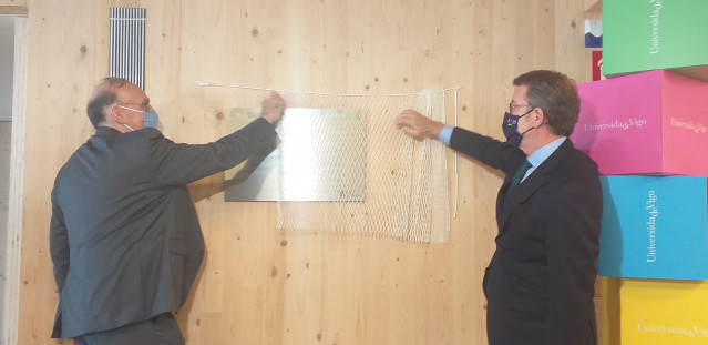 O reitor da Universidade de Vigo, Manuel Reigosa, e o presidente da Xunta, Alberto Núñez Feijóo, na inauguración do edificio 'Redeiras', nova sede da UVigo na Praza do Berbéz.