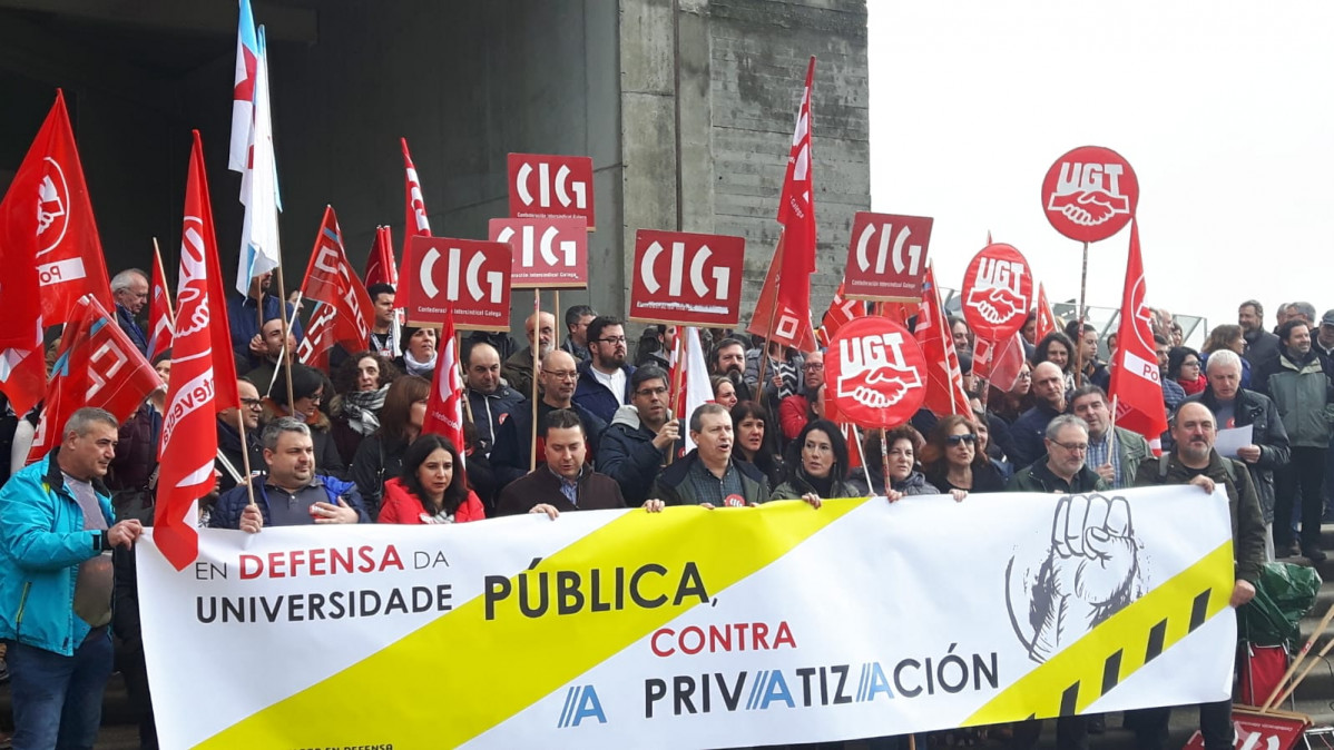 Protesta da Plataforma Galega en Defensa dá Universidade Pu00fablica nunha foto do BNG de Vigo