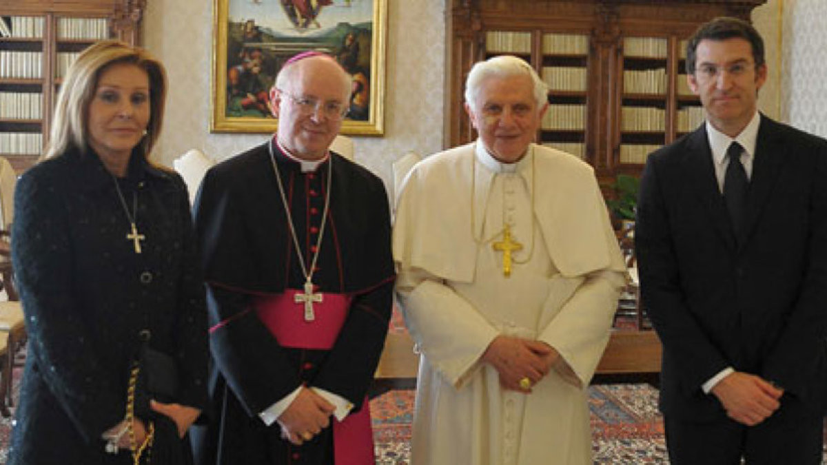 Chini Gamir, Julian Barrio, o Papa Ratzinger e Feiju00f3ou nunha reuniu00f3n no Vaticano en 2012 tras a cal houbo anuncio de visita do prelado a Santiago de Compostela