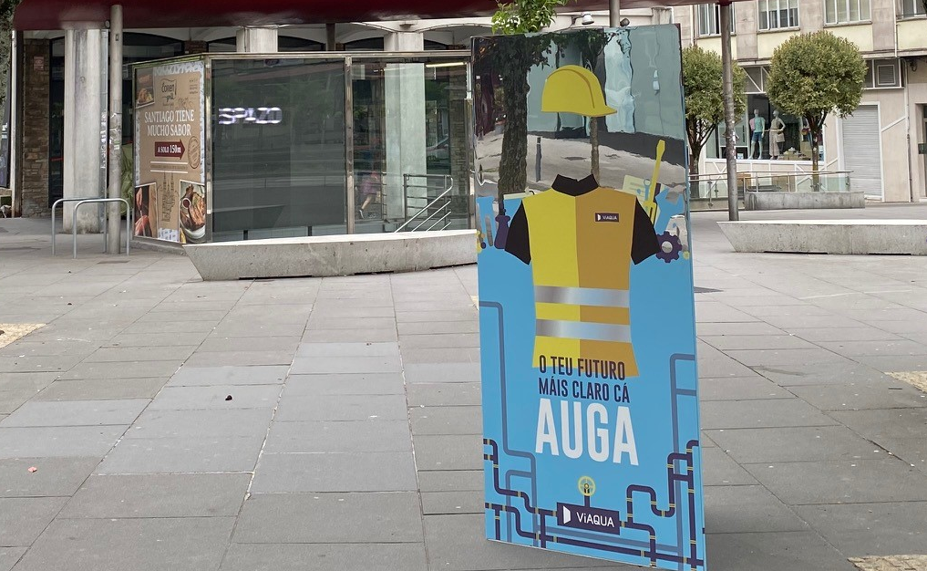 Cartel promocional da campau00f1a en a Praza Roxa de Santiago
