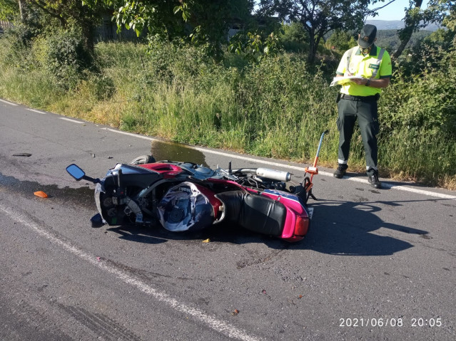 Moto accidentada en Vilar do Barrio (Ourense)