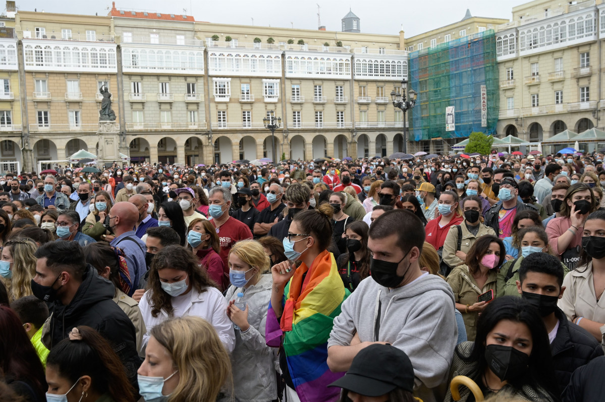 Concentración na praza de María Pita da Coruña convocada por colectivos LGTBI para reclamar xustiza para Samuel, o mozo que recibiu unha malleira mortal na Coruña