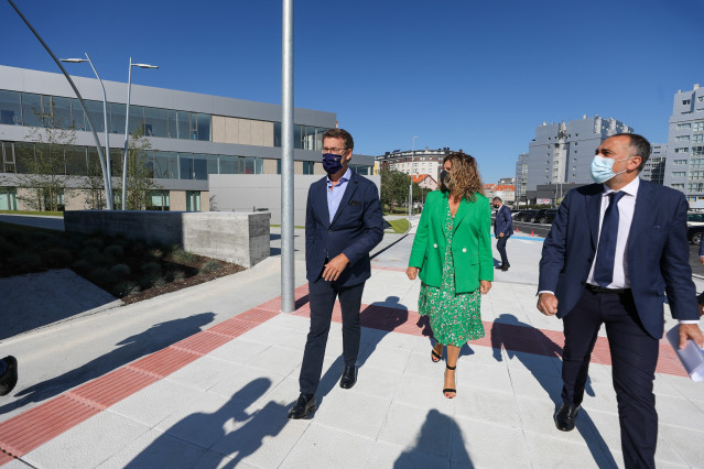 O presidente da Xunta, Alberto Núñez Feijóo, e a alcaldesa de Narón, Marián Ferreiro, inauguran o novo centro de saúde desta localidade coruñesa.