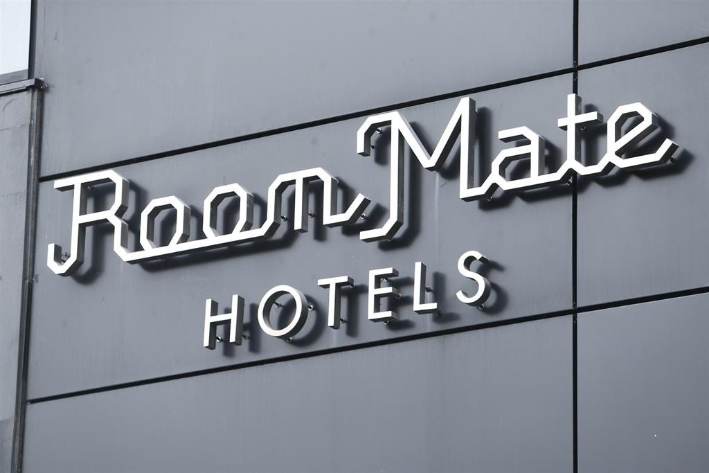 Logotipo de Room Mate sociedade participada por Sandra Ortega e na que pediu unha importante cantidade de diñeiro
