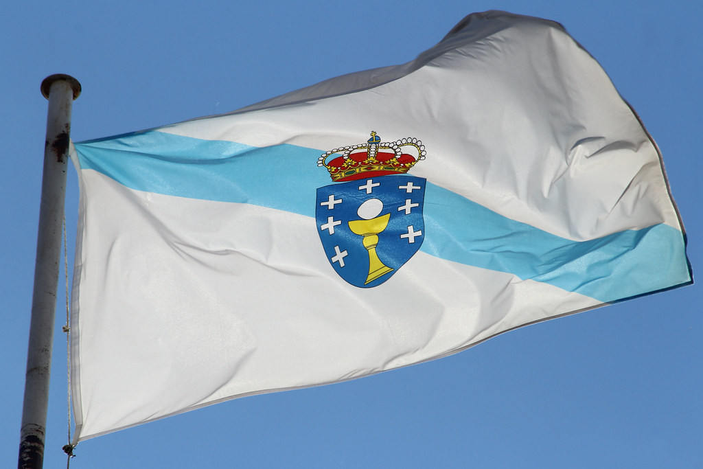 Bandeira de Galicia publicada por Contando Estrelas  baixo licencia CC BY SA 2.0