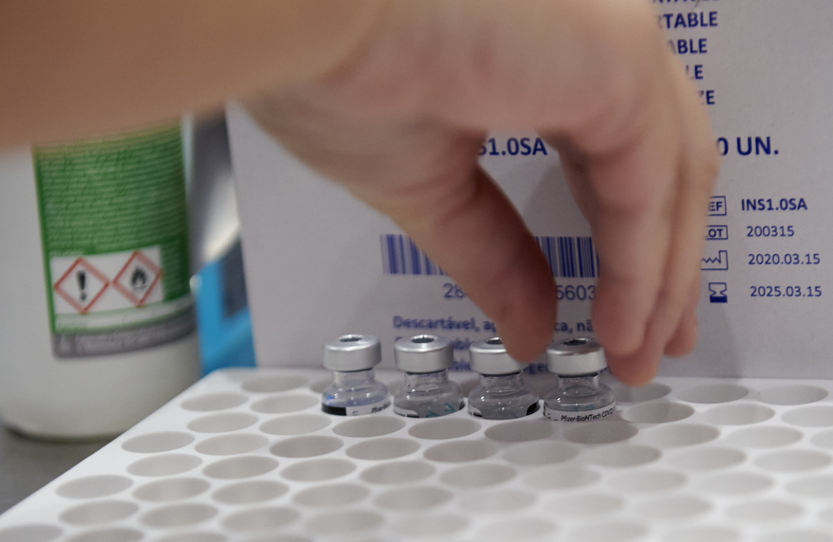 Arquivo - Varios frascos coa segunda dose da vacina de Pfizer-BioNTech contra a Covid-19