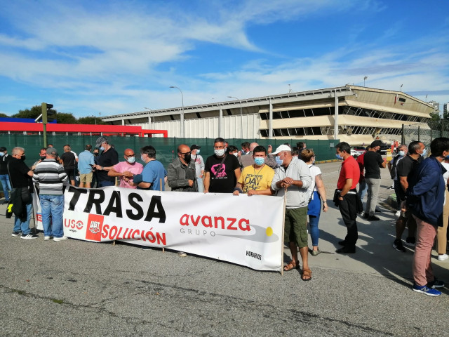 Concentración de traballadores de Vitrasa, concesionaria do bus urbano en Vigo, na primeira das catro xornadas de folga convocadas en agosto de 2021 polo incumpliento do convenio e para reclamar melloras sociais.