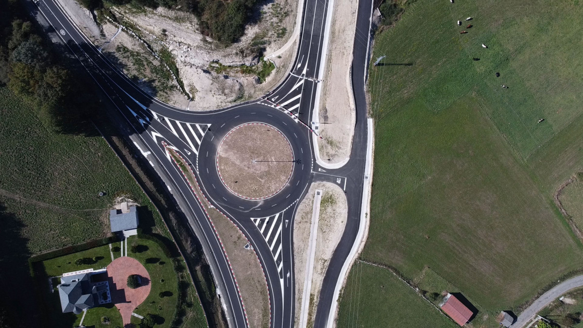 Conexiu00f3n entre a A56 e unha estrada nacional nunha foto de Fomento