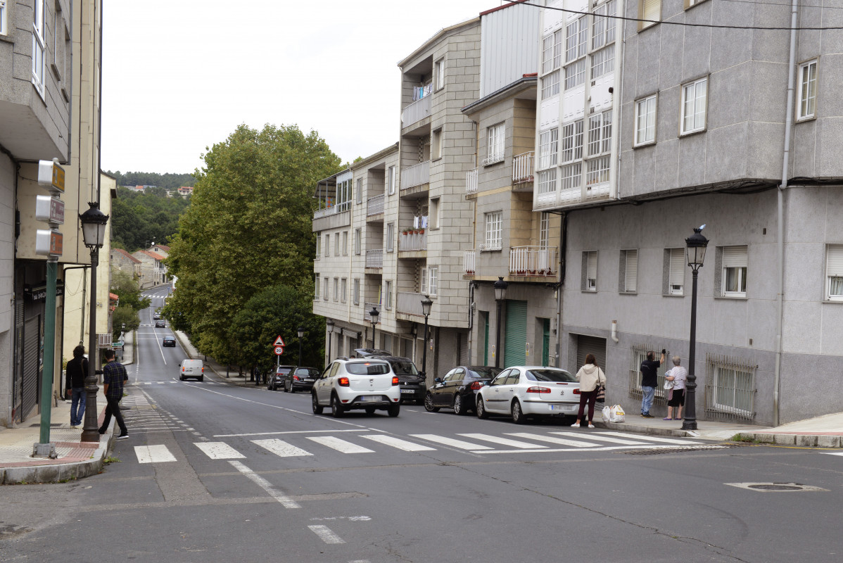 Edificio desde onde caeu unha adolescente na rúa de Astureses, ao 10 de setembro de 2021, no Carballiño, Ourense, Galicia (España). A Garda Civil investiga a caída á 19,50 hora